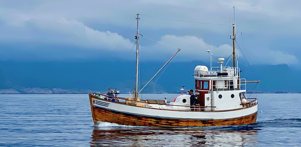 Fishing outside Henningsvær.